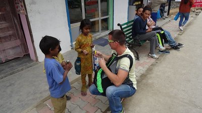 ...игрушки, которые сын просил подарить детям в Индии.
