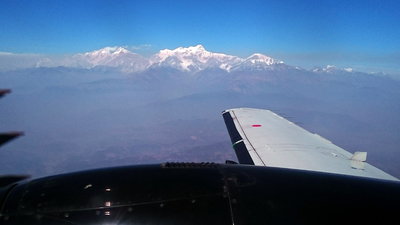 003 Вид из окон самолета местного авиарейса Катманду-Покхара.JPG