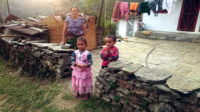 008 Дети в непальской глубинке.JPG