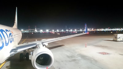 027 Вид на Бурдж Халифа с трапа самолета в Дубаи, ночь.JPG